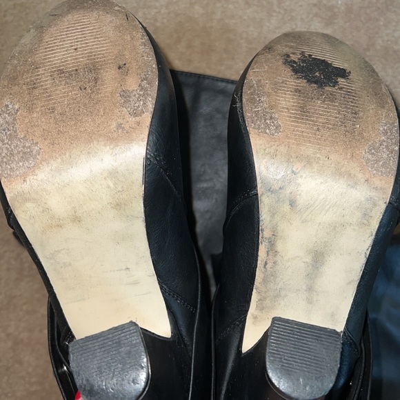 Heels - Picture 2 of 4